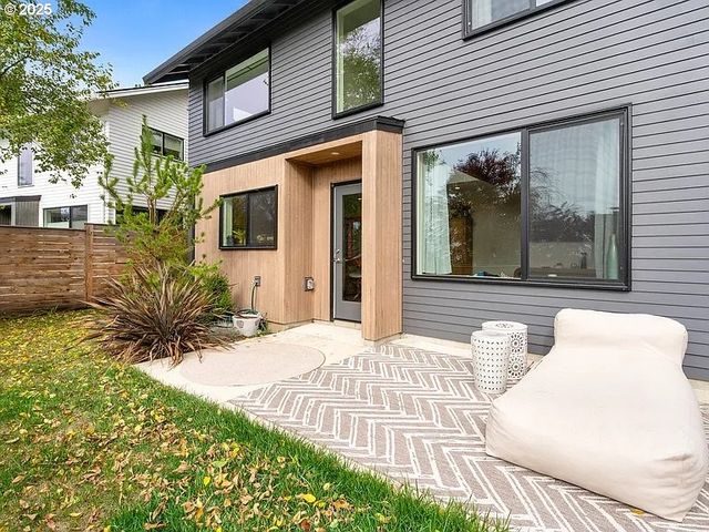 3590 Sw PATTON Rd C, Portland, OR 97221