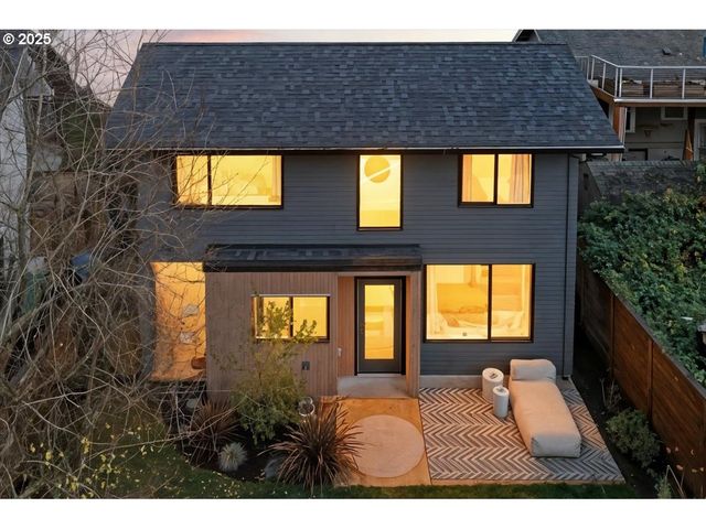 3590 Sw PATTON Rd C, Portland, OR 97221