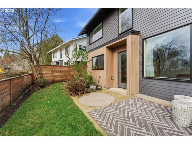 3590 Sw PATTON Rd C, Portland, OR 97221