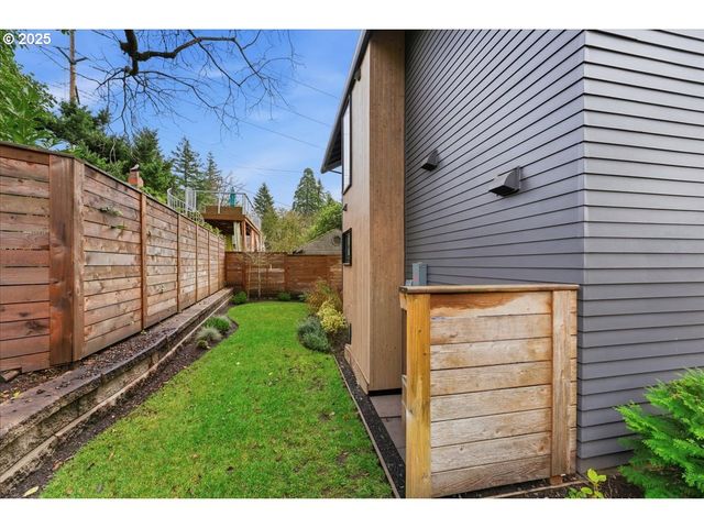3590 Sw PATTON Rd C, Portland, OR 97221