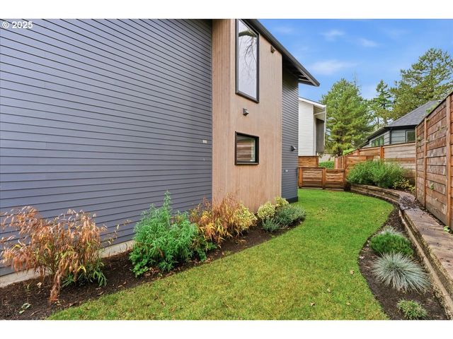 3590 Sw PATTON Rd C, Portland, OR 97221