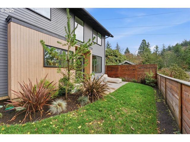 3590 Sw PATTON Rd C, Portland, OR 97221