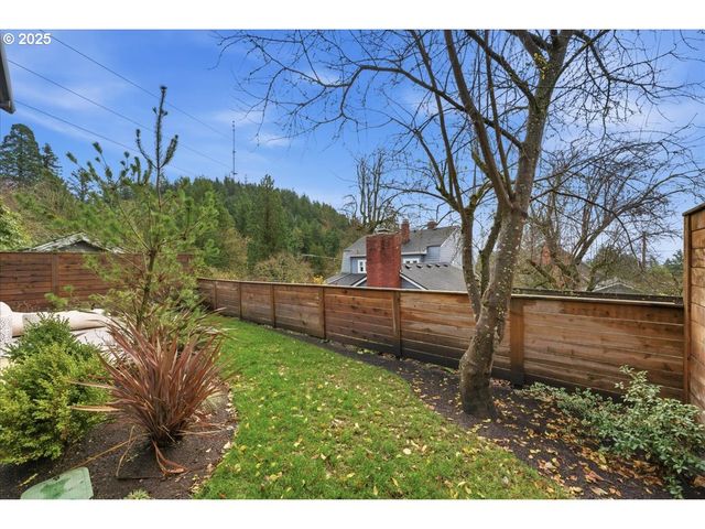 3590 Sw PATTON Rd C, Portland, OR 97221