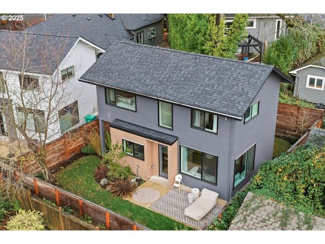 3590 Sw PATTON Rd C, Portland, OR 97221