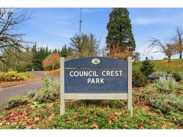 3590 Sw PATTON Rd C, Portland, OR 97221