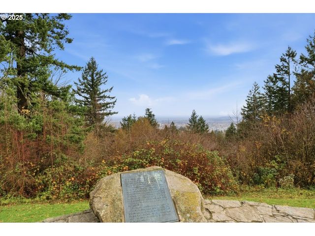 3590 Sw PATTON Rd C, Portland, OR 97221