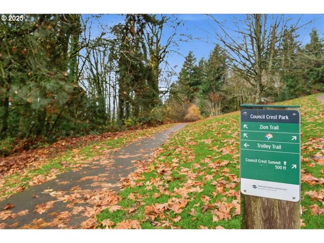 3590 Sw PATTON Rd C, Portland, OR 97221