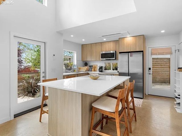 3590 Sw PATTON Rd C, Portland, OR 97221