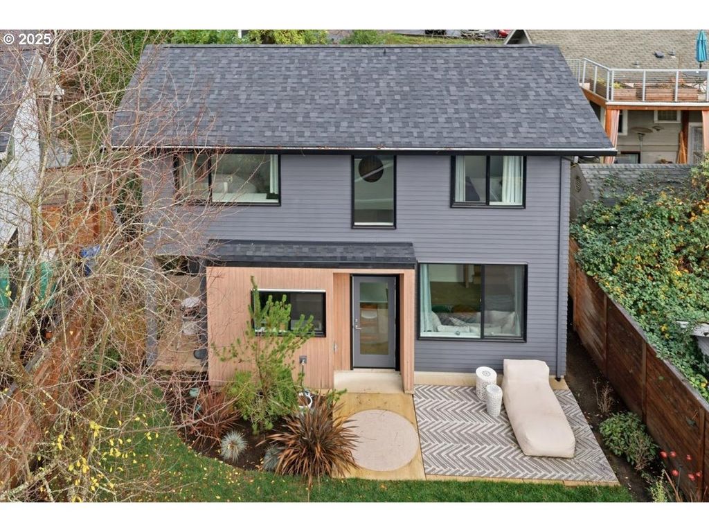 3590 Sw PATTON Rd C, Portland, OR 97221