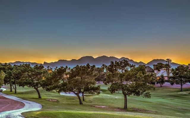 8900 Rainbow Ridge Drive, Las Vegas, NV 89117