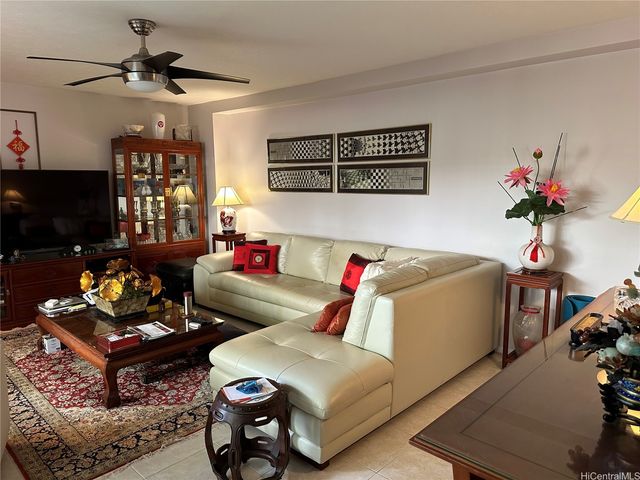 317 Opihikao Place 432, Honolulu, HI 96825