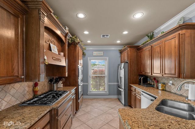 125 Horseguards Avenue, Bossier City, LA 71111