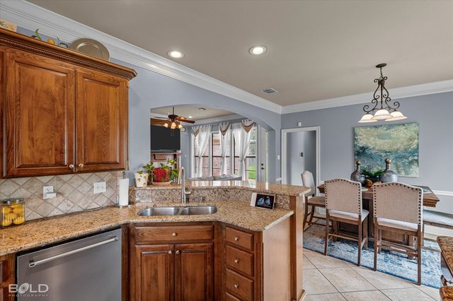 125 Horseguards Avenue, Bossier City, LA 71111