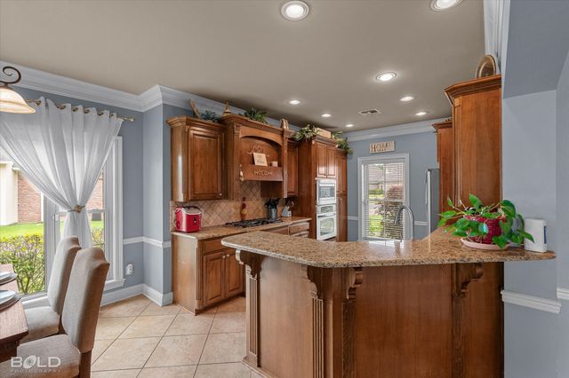 125 Horseguards Avenue, Bossier City, LA 71111