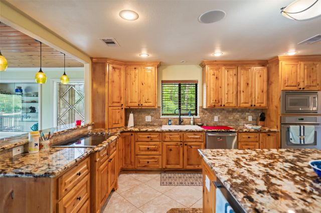 121 Holiday Lane, Coldspring, TX 77331