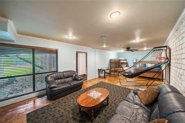 121 Holiday Lane, Coldspring, TX 77331