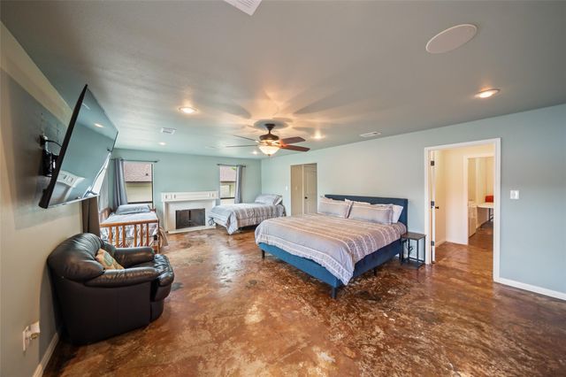 121 Holiday Lane, Coldspring, TX 77331