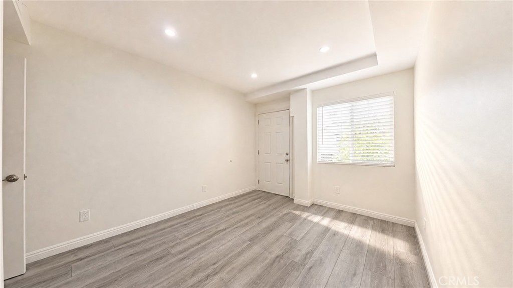 Image 10 of property listing at 6850 Quinton Lane, Tujunga, CA 91042