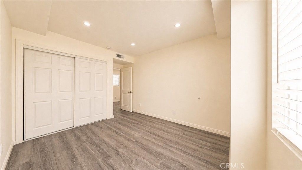 Image 11 of property listing at 6850 Quinton Lane, Tujunga, CA 91042