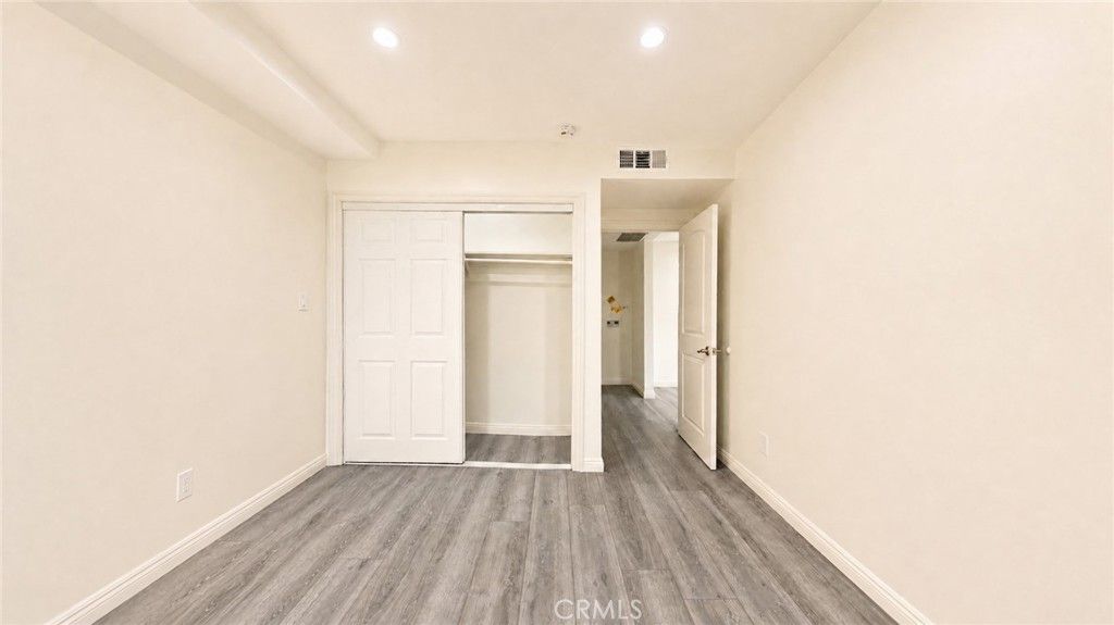 Image 12 of property listing at 6850 Quinton Lane, Tujunga, CA 91042