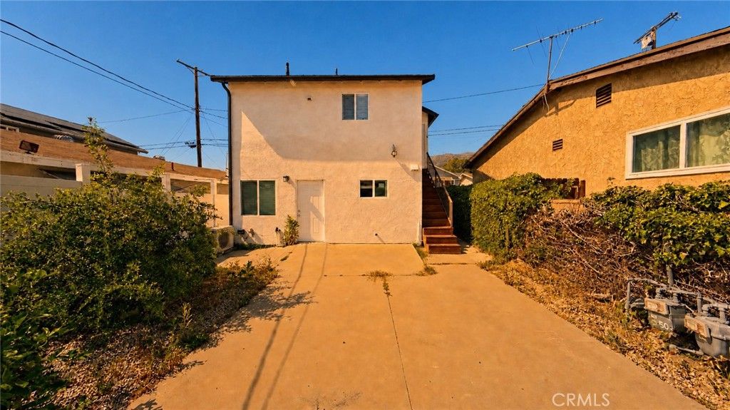 Image 19 of property listing at 6850 Quinton Lane, Tujunga, CA 91042