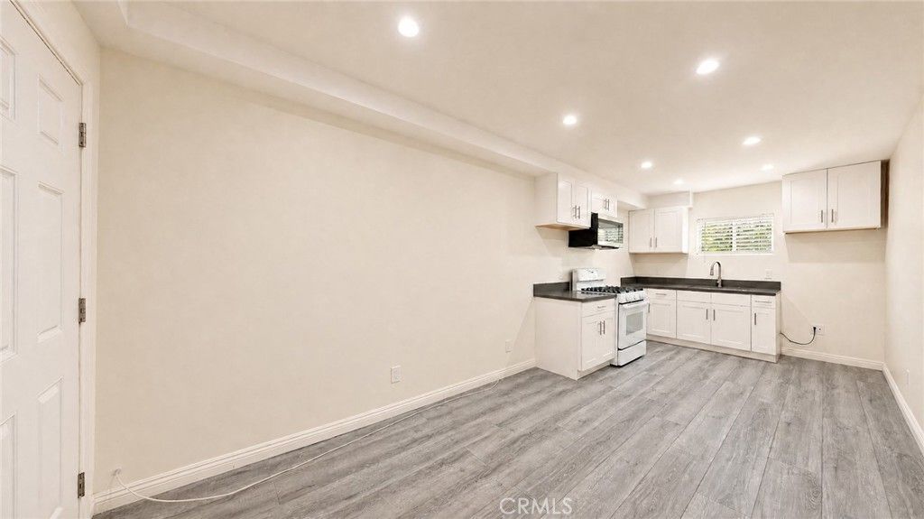 Image 7 of property listing at 6850 Quinton Lane, Tujunga, CA 91042