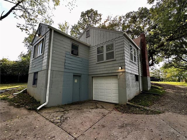 6800 Blue Parkway, Kansas City, MO 64129