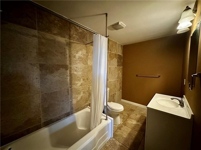 6800 Blue Parkway, Kansas City, MO 64129