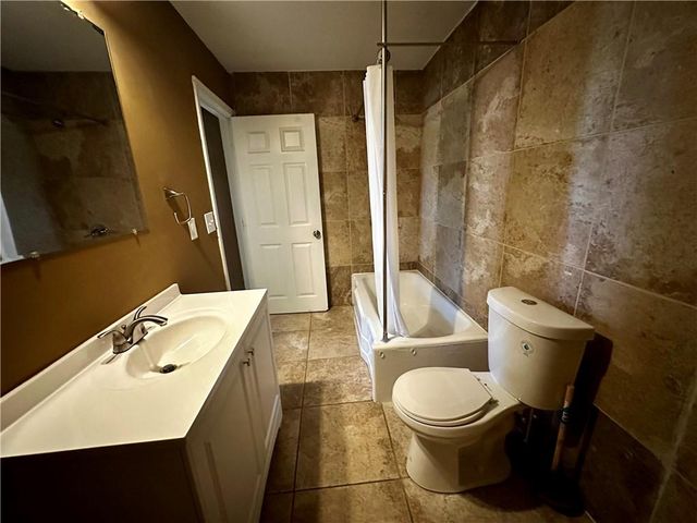 6800 Blue Parkway, Kansas City, MO 64129