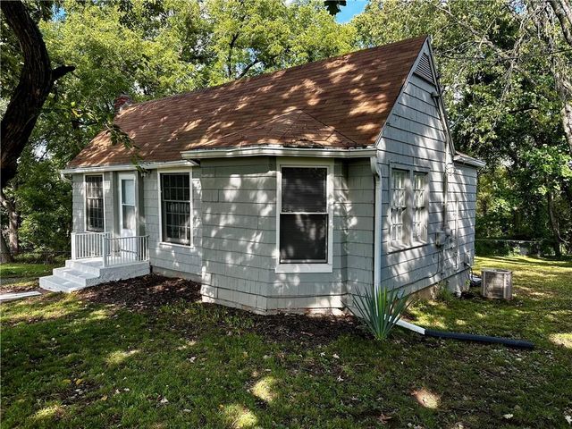 6800 Blue Parkway, Kansas City, MO 64129