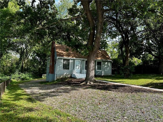 6800 Blue Parkway, Kansas City, MO 64129