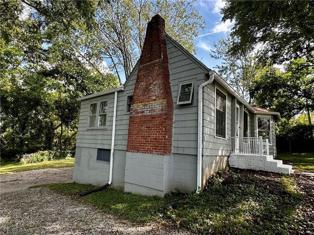6800 Blue Parkway, Kansas City, MO 64129