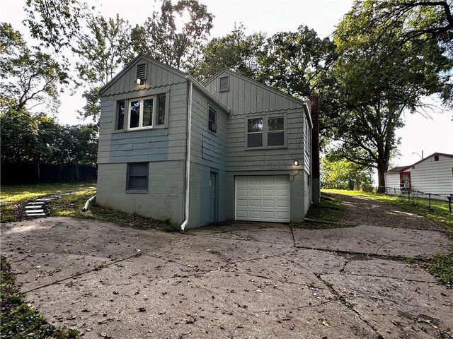 6800 Blue Parkway, Kansas City, MO 64129