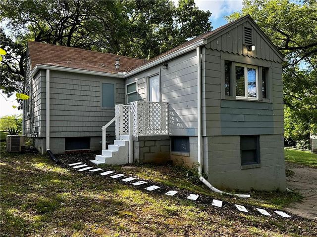 6800 Blue Parkway, Kansas City, MO 64129
