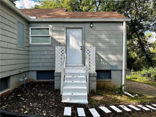 6800 Blue Parkway, Kansas City, MO 64129