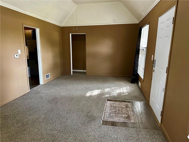 6800 Blue Parkway, Kansas City, MO 64129