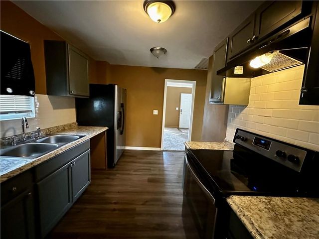 6800 Blue Parkway, Kansas City, MO 64129