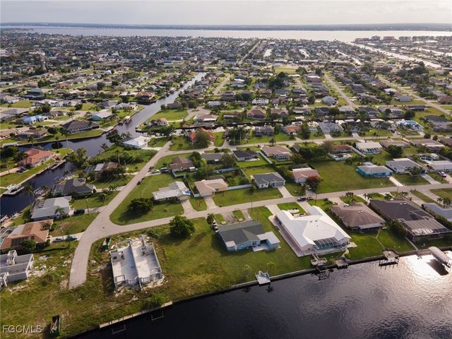 3806 SE 12th AVE, Cape Coral, FL 33904