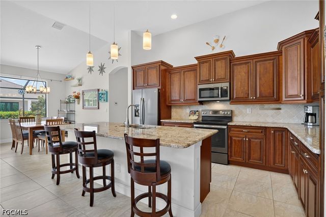 2705 SW 29th PL, Cape Coral, FL 33914