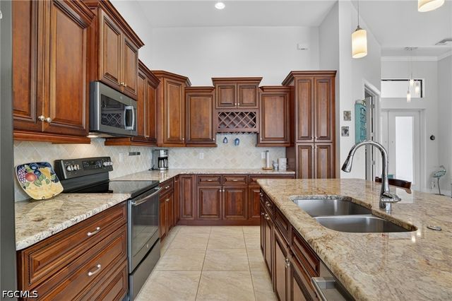 2705 SW 29th PL, Cape Coral, FL 33914