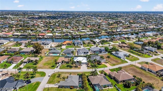 2705 SW 29th PL, Cape Coral, FL 33914