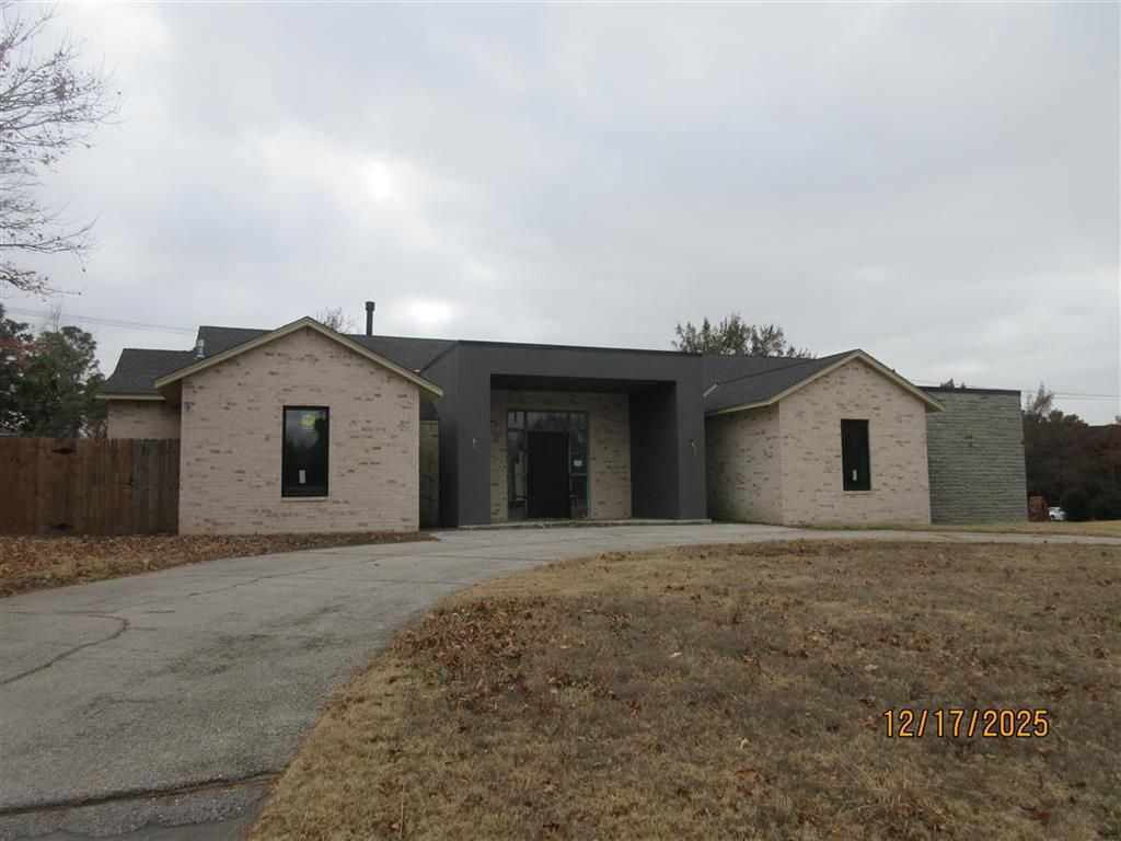 1601 Randel Road, Nichols Hills, OK 73116