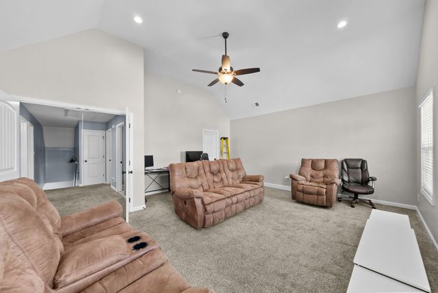 1532 Kestrel Dr, Clarksville, TN 37040