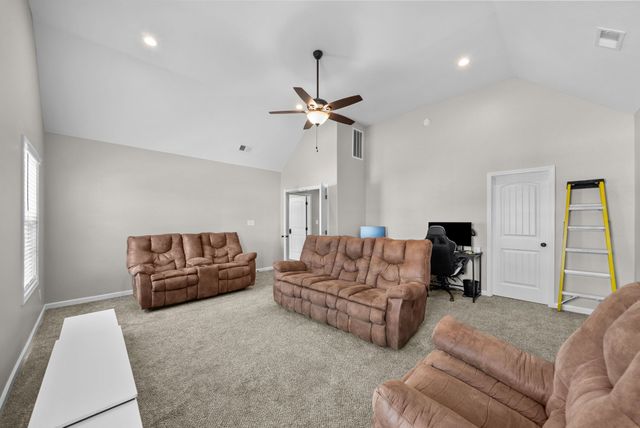 1532 Kestrel Dr, Clarksville, TN 37040