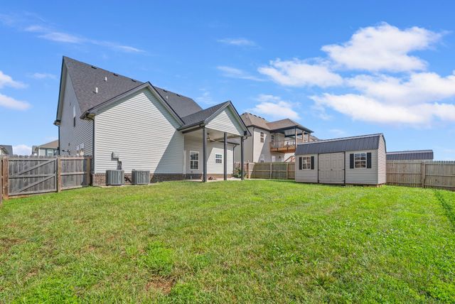1532 Kestrel Dr, Clarksville, TN 37040