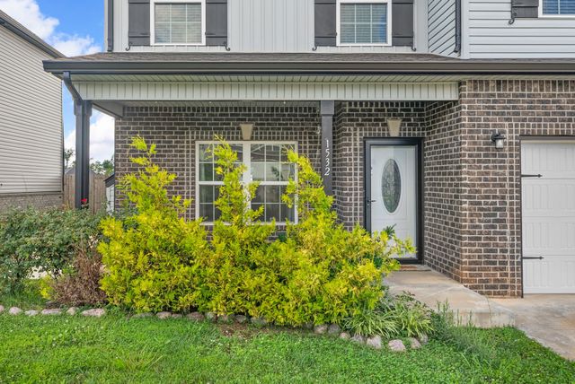 1532 Kestrel Dr, Clarksville, TN 37040