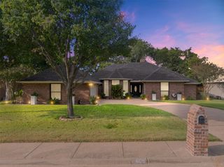 609 Ten Mile Drive, Desoto, TX 75115