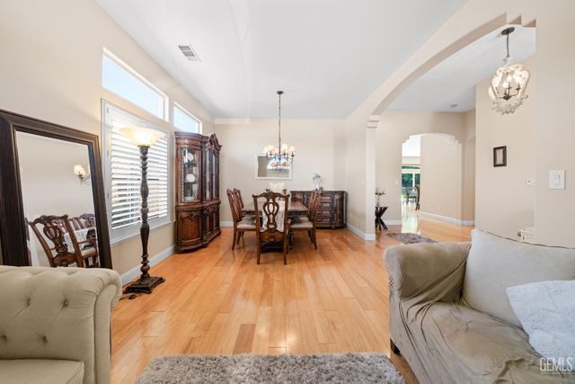 15427 Chateau Montelena Drive, Bakersfield, CA 93314