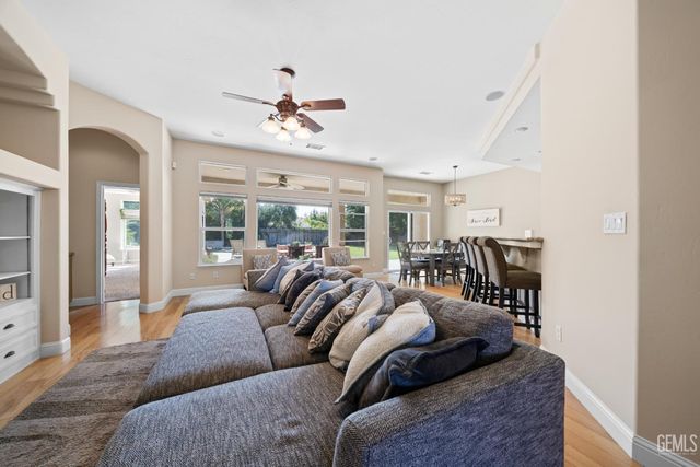 15427 Chateau Montelena Drive, Bakersfield, CA 93314