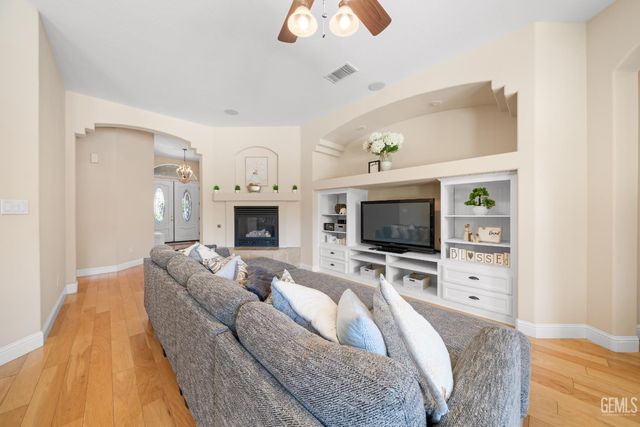 15427 Chateau Montelena Drive, Bakersfield, CA 93314